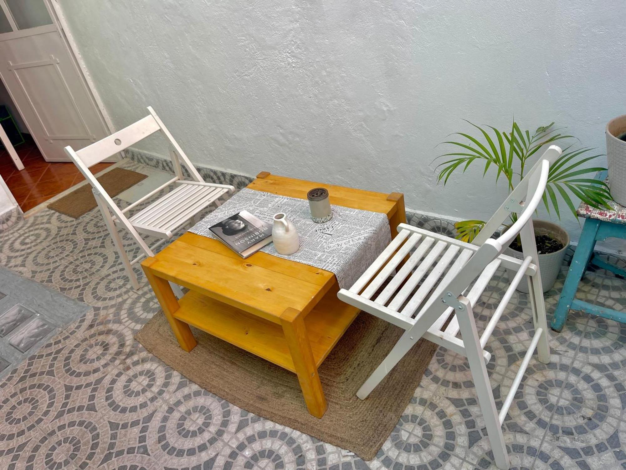 Shared Apartment With Bright Private Patio In Lisboa Exterior foto